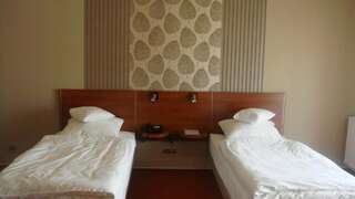 Отель Hotel Rydzewski Элк Двухместный номер с 2 отдельными кроватями-12